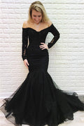 Vestido largo de sirena de encaje con hombros descubiertos y mangas para baile de graduación