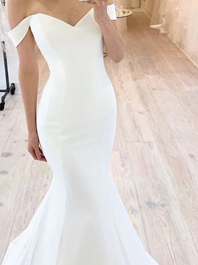 Vestidos de novia largos de sirena de satén con hombros descubiertos