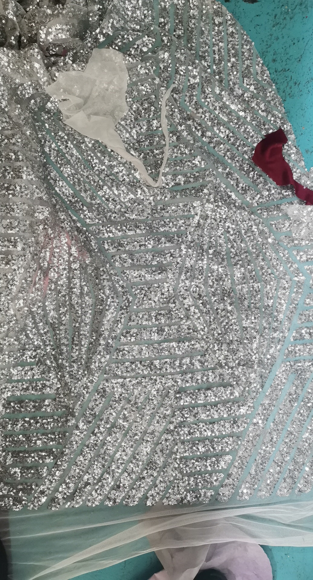 Robe de bal sirène longue à épaules dénudées et sequins avec manches