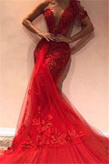 Vestido largo de sirena rojo de un solo hombro con apliques de encaje y tul