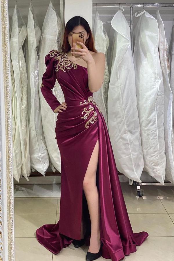 Robe de bal longue sirène asymétrique à une épaule et fente sur le devant avec manches