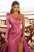 Robe de bal longue sirène asymétrique à une épaule et fente sur le devant avec manches