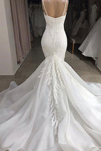 Robe de mariée sirène longue à bretelles spaghetti et applications de dentelle