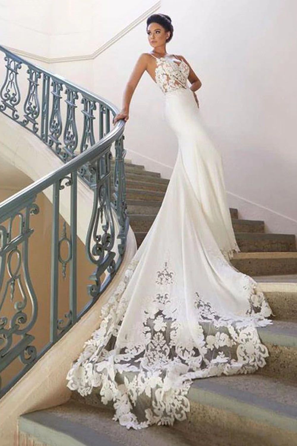 Robe de mariée sirène longue à bretelles spaghetti et dos nu en dentelle