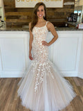 Robe de bal longue sirène à fines bretelles en tulle et dentelle dos nu
