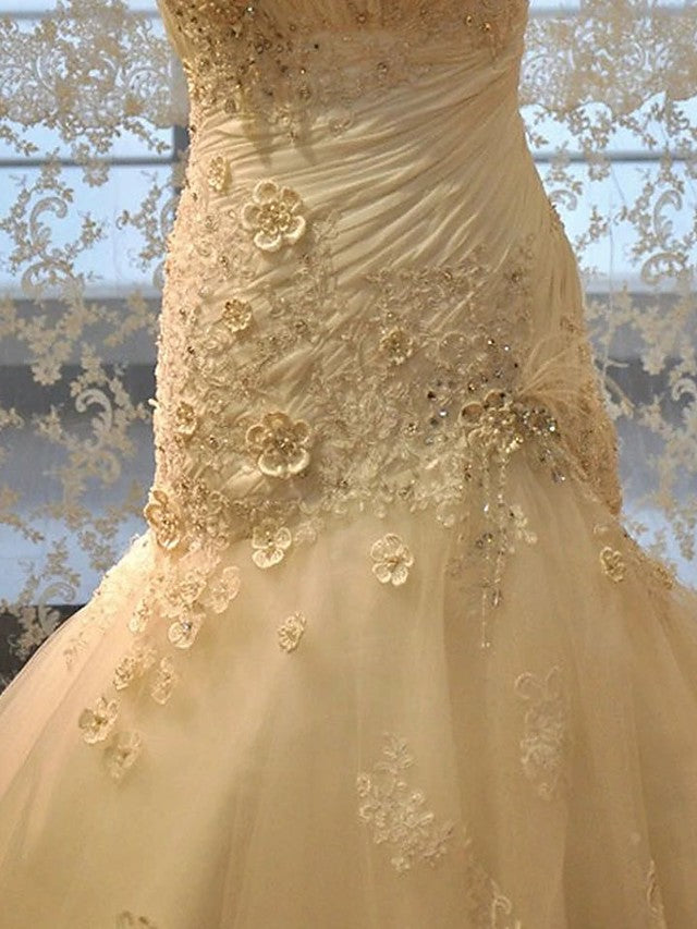 Vestidos de novia largos de sirena sin tirantes con cola de corte, de encaje y organza.