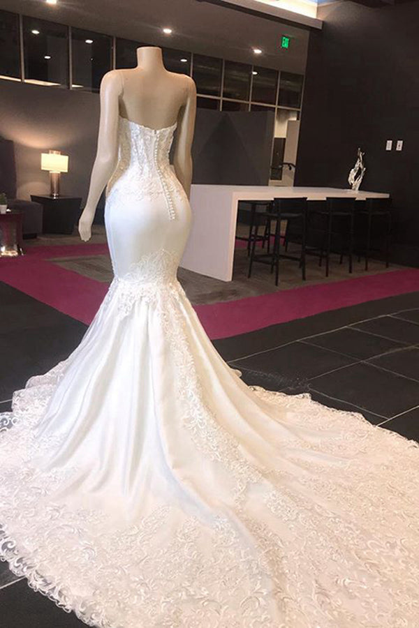 Robe de mariée sirène longue à décolleté cœur et applications de dentelle