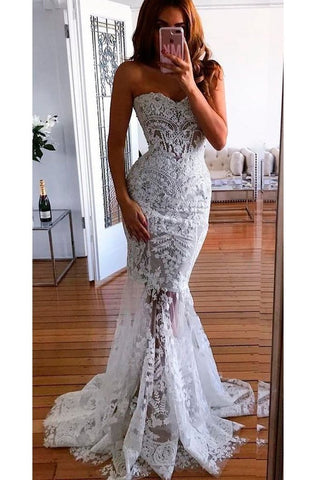 Vestido de novia largo de sirena con escote corazón, apliques de encaje y transparencias