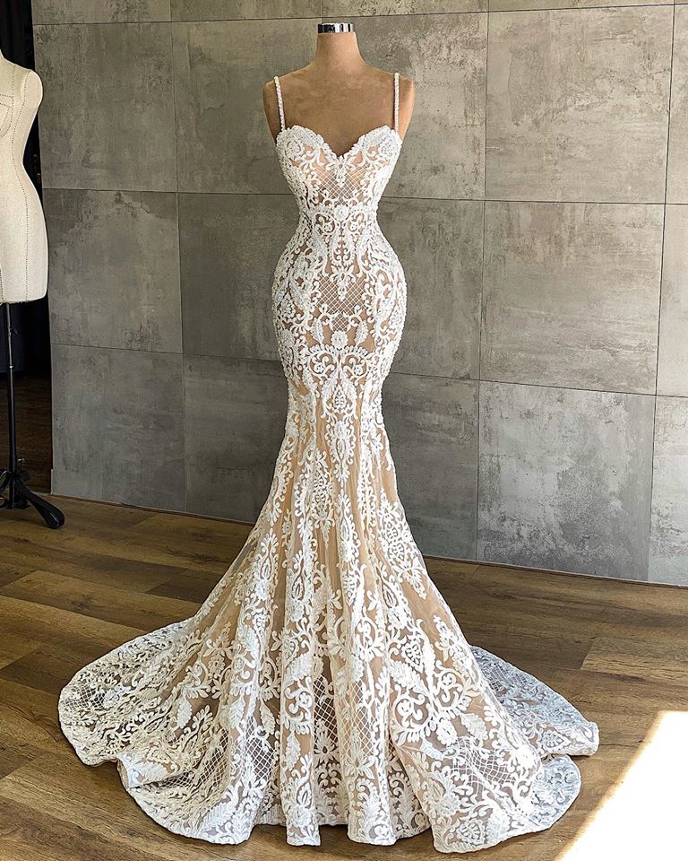 Vestido de novia largo de sirena con escote corazón, tirantes finos, apliques de encaje y vestido de novia