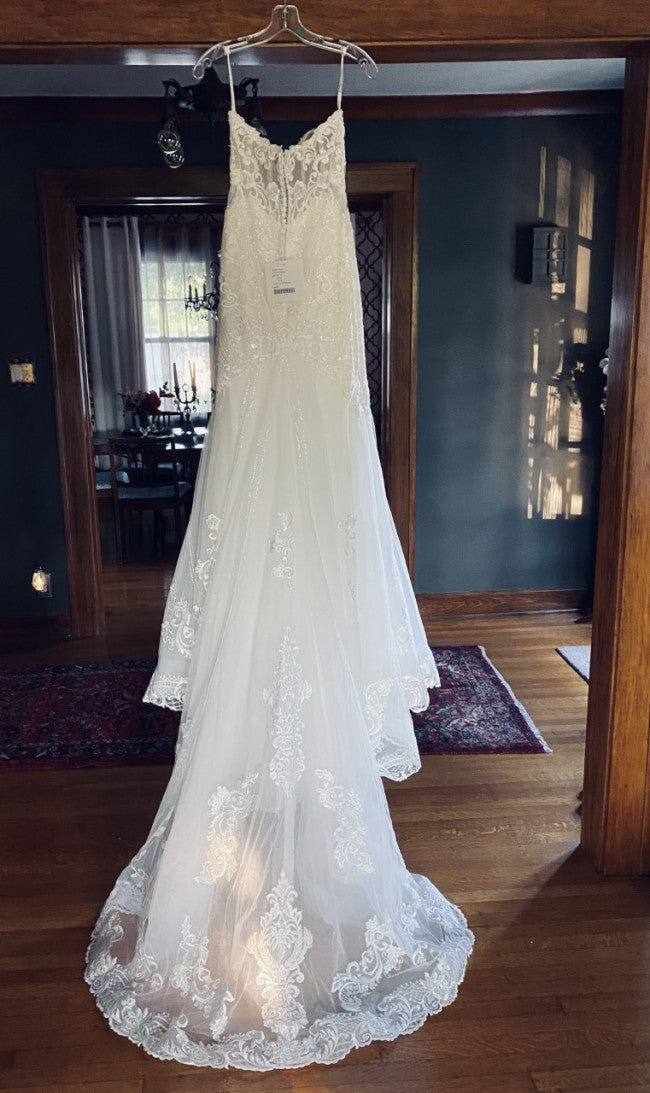 Vestido de novia largo de sirena con escote corazón, tul y cola de capilla