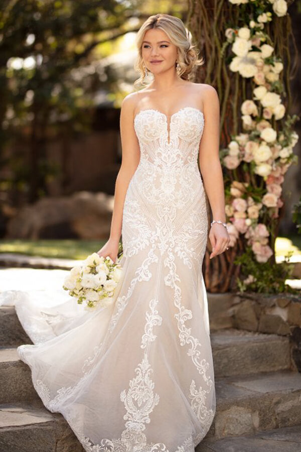 Vestido de novia largo de sirena con escote corazón, tul y cola de capilla