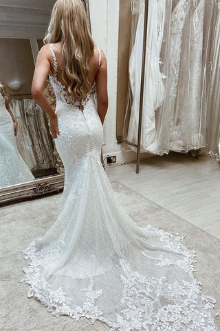 Vestidos de novia largos de sirena, de tul, sin mangas, con espalda descubierta y apliques de encaje.