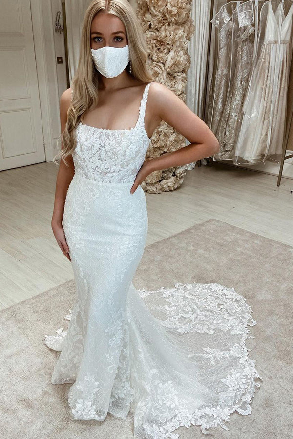 Vestidos de novia largos de sirena, de tul, sin mangas, con espalda descubierta y apliques de encaje.