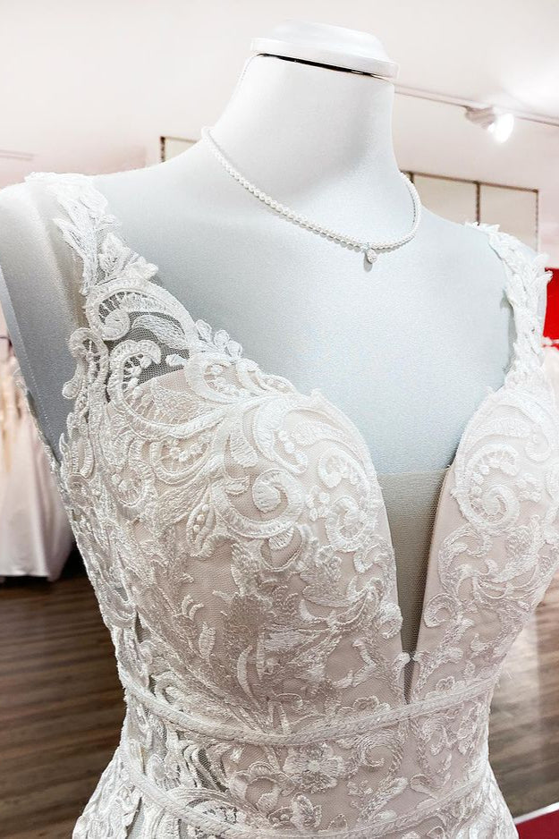 Robe de mariée sirène longue en tulle sans manches et dos nu en dentelle