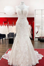 Robe de mariée sirène longue en tulle sans manches et dos nu en dentelle
