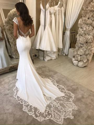 Vestido de novia largo de sirena con escote en V, apliques, encaje y satén, sin espalda.