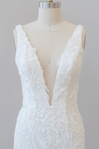 Vestido de novia largo de sirena con escote en V, apliques, tul y encaje