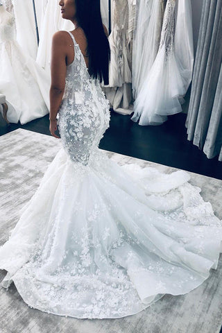 Vestido de novia largo de sirena con escote en V, tirantes con cuentas florales y espalda descubierta