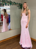 Vestido de fiesta largo de sirena con escote en V, espalda descubierta y encaje, color rosa.