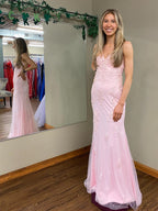 Vestido de fiesta largo de sirena con escote en V, espalda descubierta y encaje, color rosa.