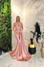 Robe de bal longue sirène à bretelles spaghetti et décolleté en V rose pailleté