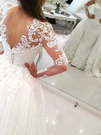 Robe de mariée sirène longue en tulle et dentelle, col en V, traîne balayée et manches