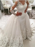 Robe de mariée sirène longue en tulle et dentelle, col en V, traîne balayée et manches