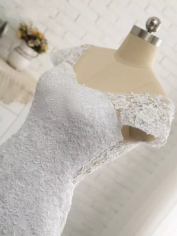 Vestidos de novia largos de sirena con escote en V, tul, encaje y espalda descubierta con mangas cortas.