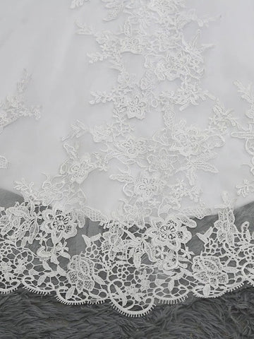 Vestidos de novia largos de sirena con escote en V, tul, encaje y espalda descubierta con mangas cortas.