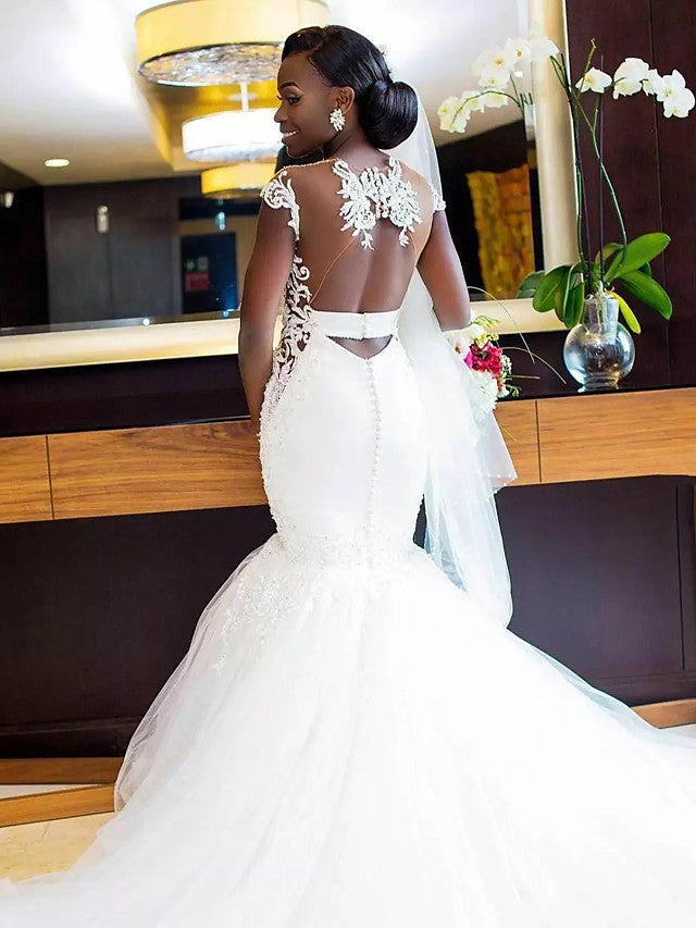 Robe de mariée sirène longue en tulle et dentelle, col V, traîne chapelle et dos nu