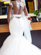 Robe de mariée sirène longue en tulle et dentelle, col V, traîne chapelle et dos nu