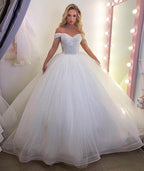 Robe de mariée longue princesse en tulle à épaules dénudées