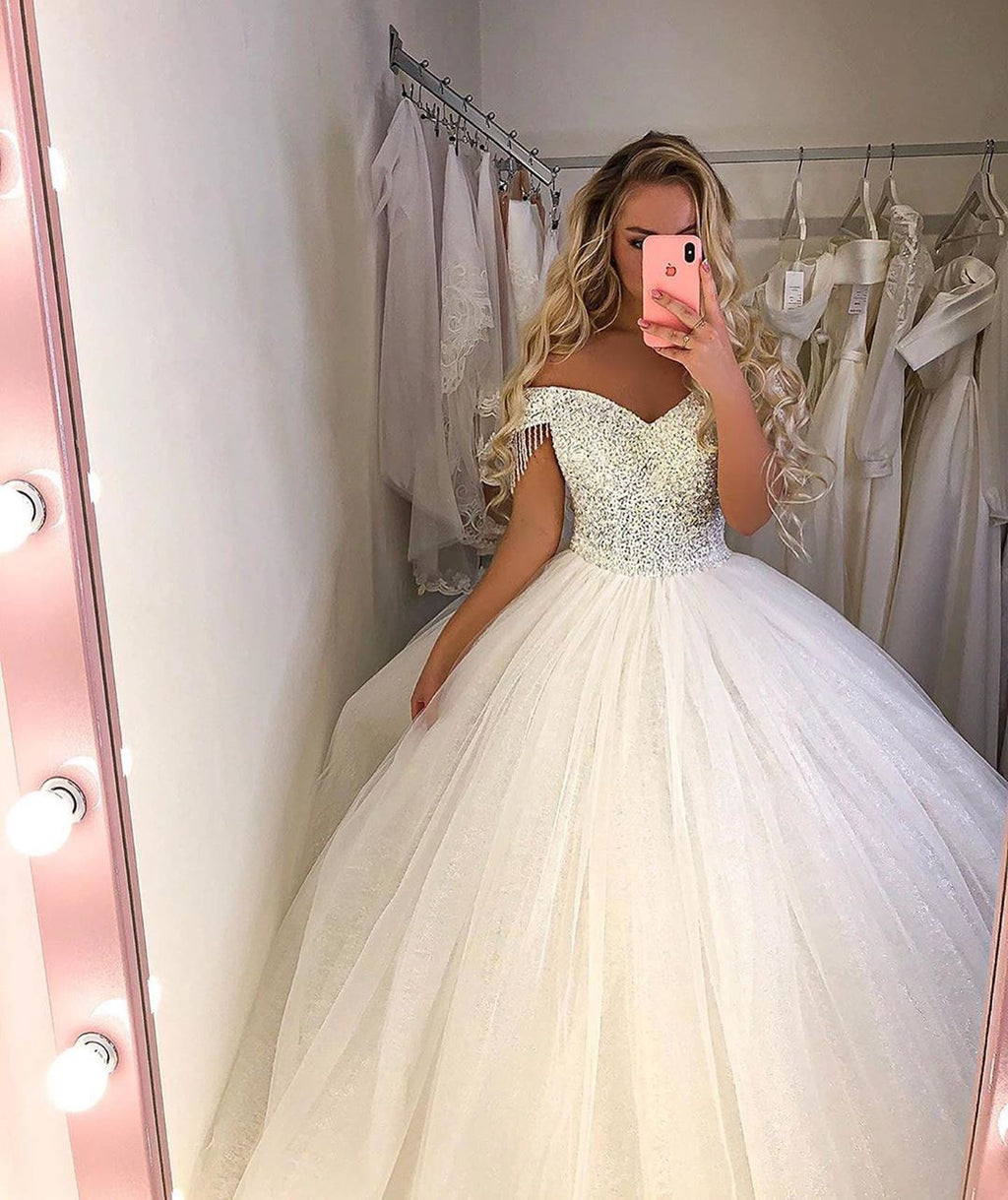 Robe de mariée longue princesse en tulle à épaules dénudées