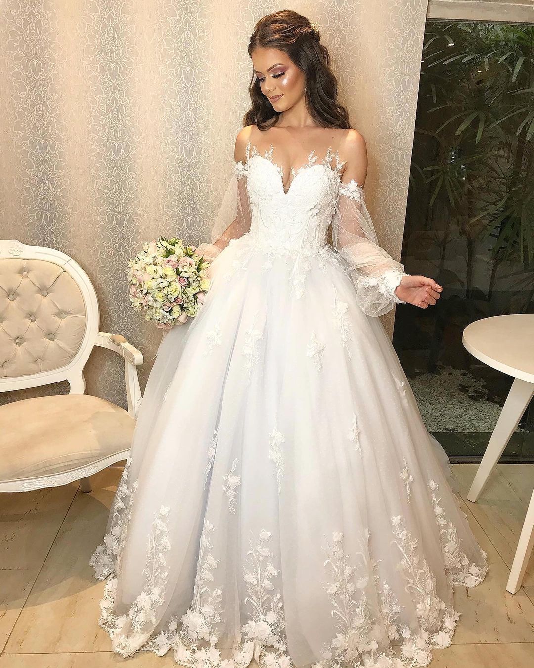 Vestido de novia largo de princesa, estilo princesa, de tul con hombros descubiertos y mangas abullonadas