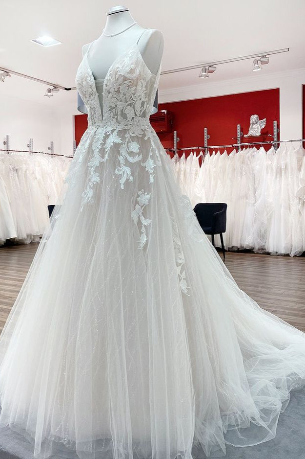 Robe de mariée longue princesse en tulle, col en V, sequins et applications de dentelle