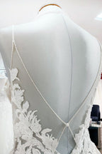 Robe de mariée longue princesse en tulle, col en V, sequins et applications de dentelle