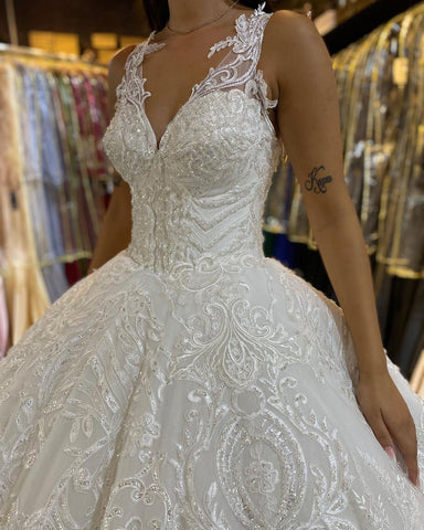 Vestido de novia largo de princesa con escote en V, apliques de encaje y espalda descubierta