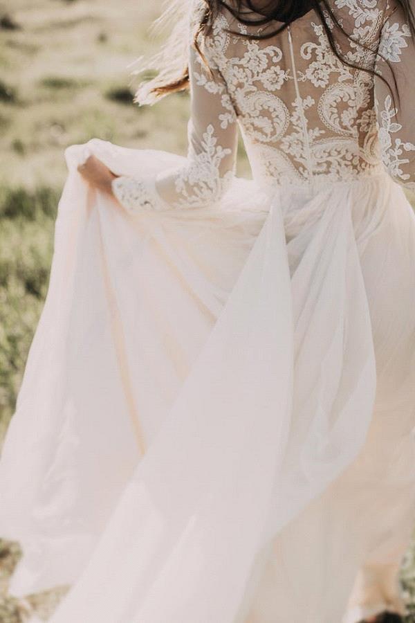 Robe de mariée en mousseline de soie ornée de dentelle et d'appliqués, coupe trapèze, manches longues