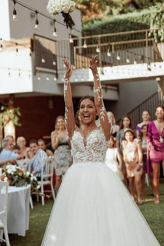 Vestido de novia de manga larga, corte en A, escote corazón, tul y encaje