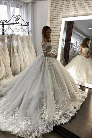 Vestido de novia de manga larga con escote ilusión y hombros descubiertos