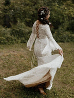 Robe de mariée en dentelle à manches longues et dos lacé, modèle WD547