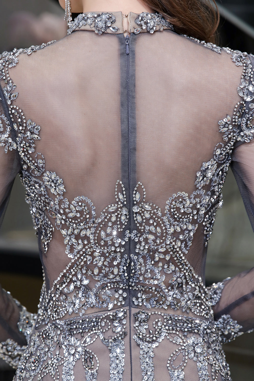 Robes de soirée sirène à manches longues et col montant à sequins