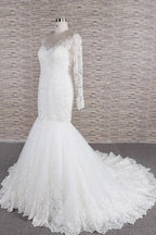 Robe de mariée sirène à manches longues, décolleté cœur, applications de dentelle et dos nu