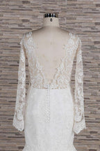 Robe de mariée sirène à manches longues, décolleté cœur, applications de dentelle et dos nu