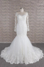 Robe de mariée sirène à manches longues, décolleté cœur, applications de dentelle et dos nu