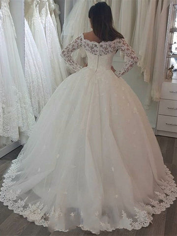 Vestido de novia princesa de manga larga con hombros descubiertos y apliques de encaje.