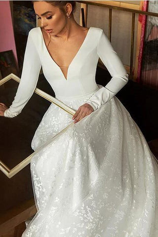Vestido de novia bohemio de manga larga con escote en V, de satén, espalda descubierta y encaje.