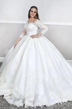Robe de mariée princesse bouffante à manches longues en dentelle et col carré