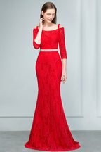 Robe de bal sirène longue à bretelles spaghetti, épaules dénudées, en dentelle, avec manches et ceinture.
