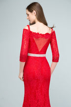 Robe de bal sirène longue à bretelles spaghetti, épaules dénudées, en dentelle, avec manches et ceinture.